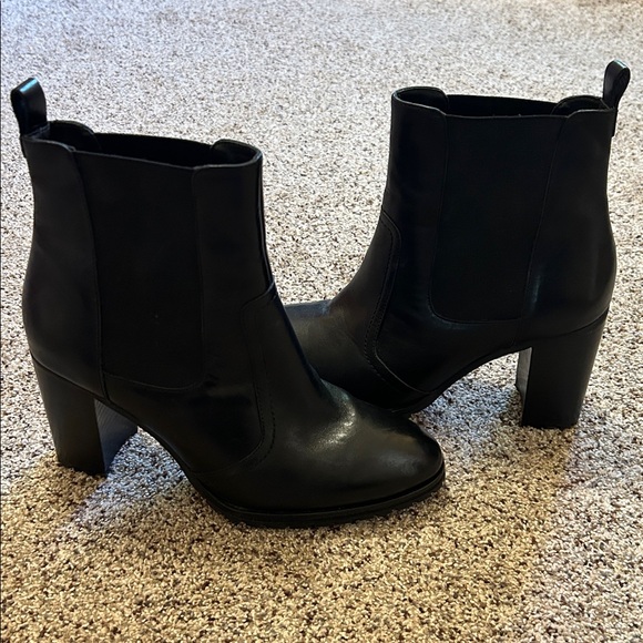 Seychelles Chelsie Black Pull On Heeled Boots Lug Sole size 9 - Picture 3 of 16